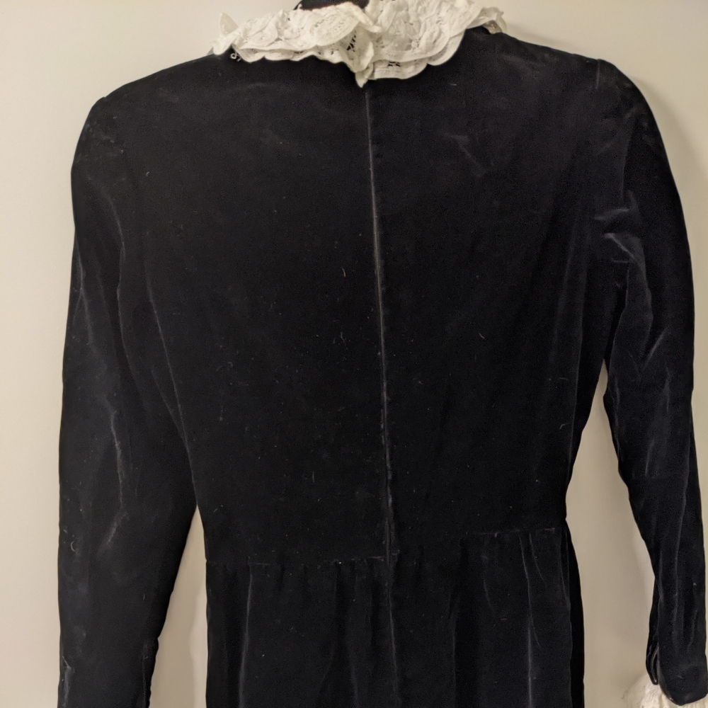 Vintage 1940s black velvet gown - Picture 4 of 4
